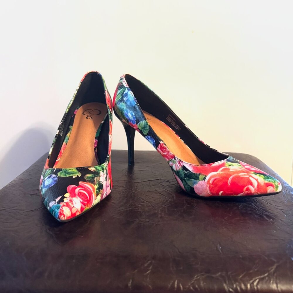 143 Girl Floral 2.5" Heels Size 9